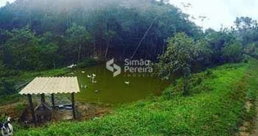 Sítio à venda em Lima Duarte, MG, ao lado do novo parque da Serra da Mantiqueira.