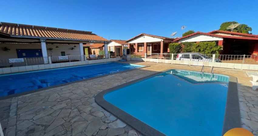 Chalé em Caldas Novas com 4 quartos, 2 banheiros, ducha externa,  piscinas aquecidas, sauna