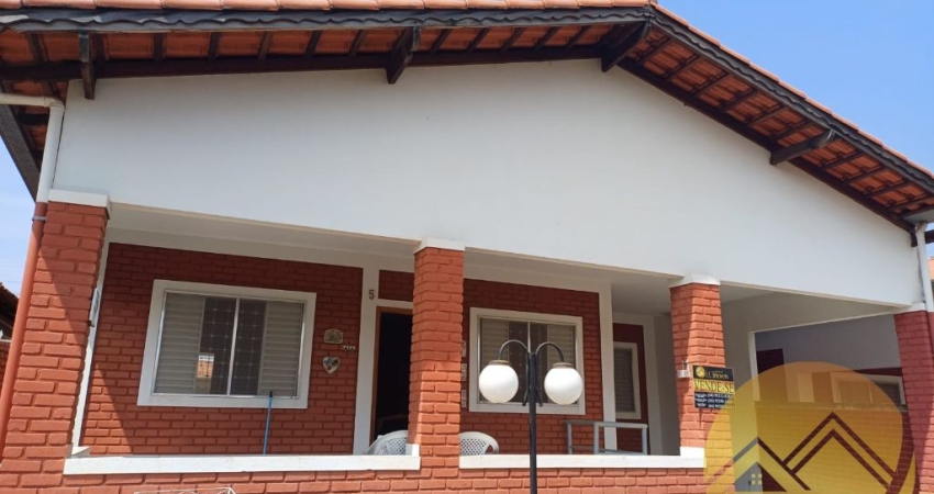 Chalé em Caldas Novas com 4 quartos sendo 2 suítes, todo na laje, sala ampla