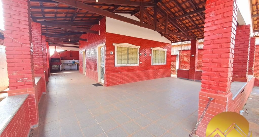 Oportunidade! Chalé em Caldas Novas mobiliado com 3 quartos, 2 banheiros, varanda ampla