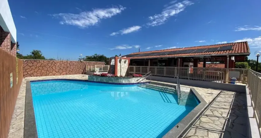 Chalé em Caldas Novas com 3 quartos, mobiliado em condomínio com piscina aquecida.