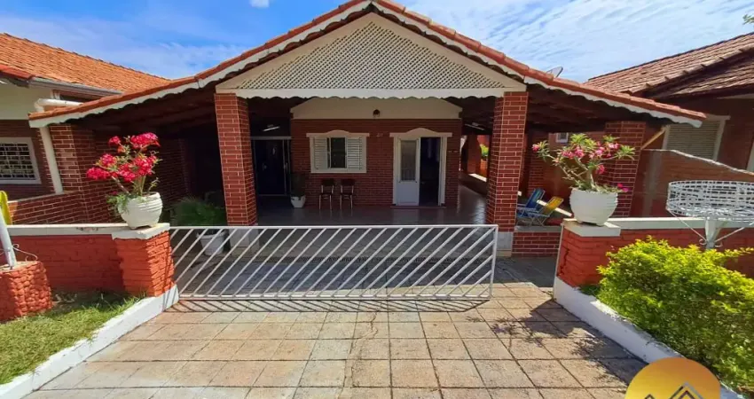 Oportunidade em Caldas Novas! Chalé 2 quartos ambos suítes, 2 salas, cozinha rica em armário