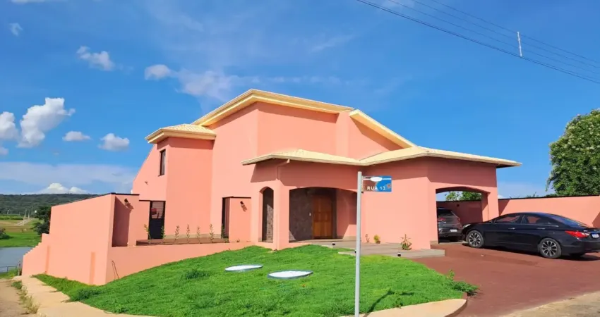 Sobrado de alto padrão no condomínio marinas di caldas, 4 quartos, 2 suítes com closet, piscina privativa