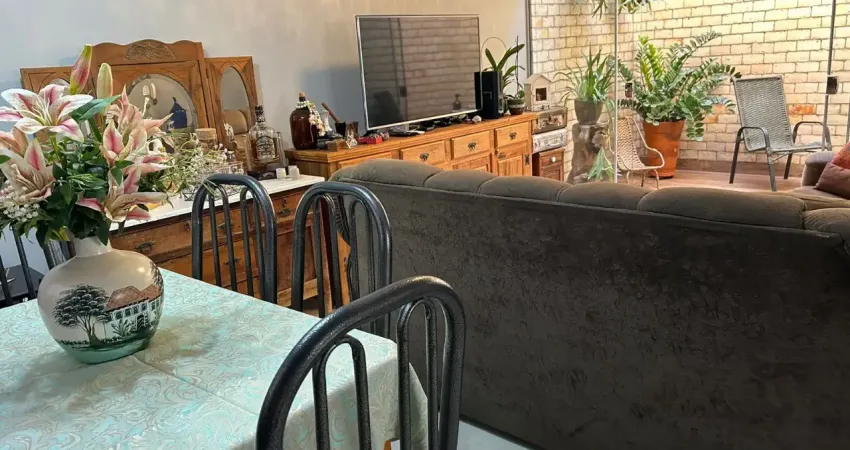 Casa térrea com ampla área de lazer e e conceito aberto nos cômodos internos