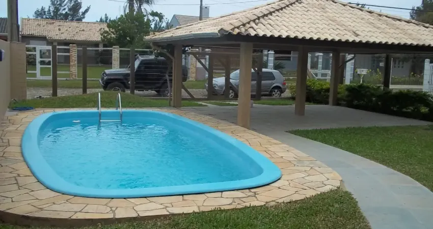 Casa de 4 dormitórios com piscina e playground para alugar na temporada de verão - centro, xangri-lá