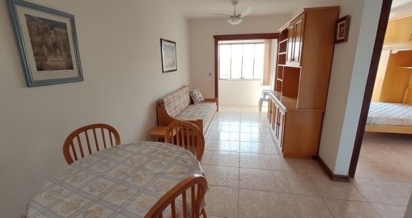 Apartamento com sacada a 30 metros da praia em capão da canoa