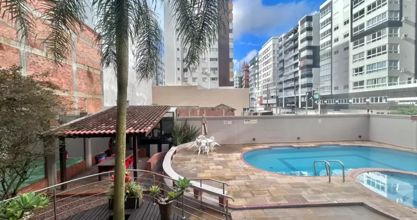 1 quarto prédio com piscina e quadra poliesportiva a 100 metros do mar em capão da canoa