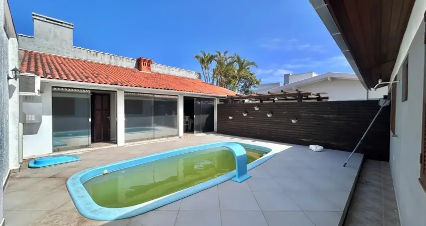 Casa com 4dormitórios com piscina e ar-condicionado no centro de xangri la