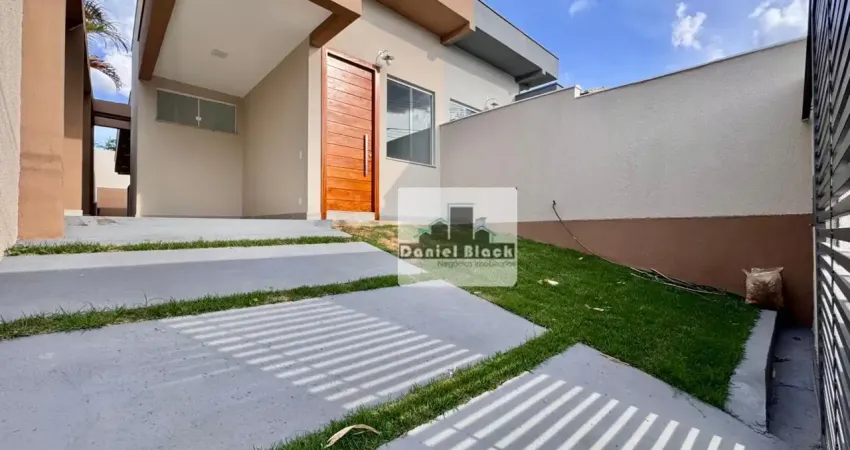 Casa moderna e imponente c/ 3 quartos c/ suite, possui 180m², 2 vagas de garagem, bairro por do sol / lagoa santa.