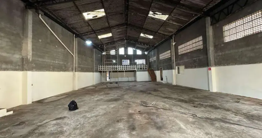 Galpão de 1000m² para locação na vila amália - zn sp | pé direito alto vagas e escritórios