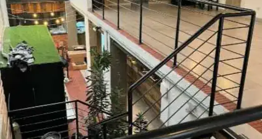 Casa comercial 320m² em pinheiros com deck e cozinha industrial