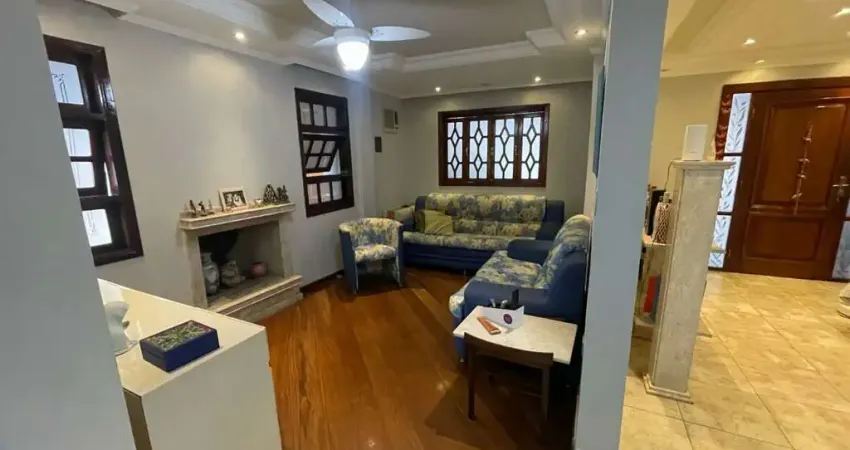 Sobrado espaçoso em residencial tranquilo - 4 quartos, 2 suítes e área de lazer