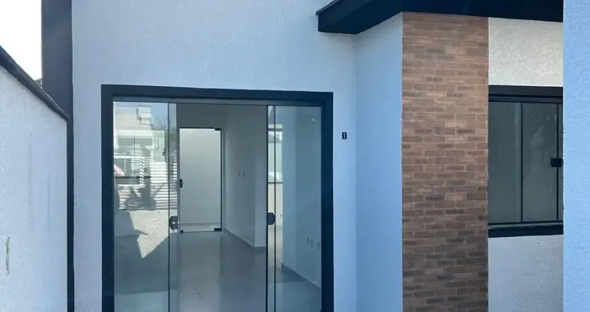 Casa Geminada Térrea no bairro Itajubá, Próxima à Praia do Grant!
