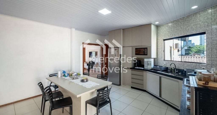 Casa com 3 dormitórios à venda, 300 m² por R$ 1.700.000,00 - Centro - Itajaí/SC