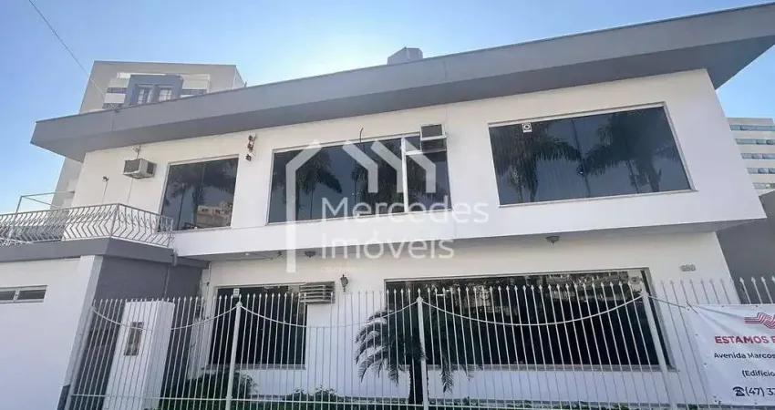 Casa comercial com 8 salas para alugar na Avenida Joca Brandão, 680, Centro, Itajaí