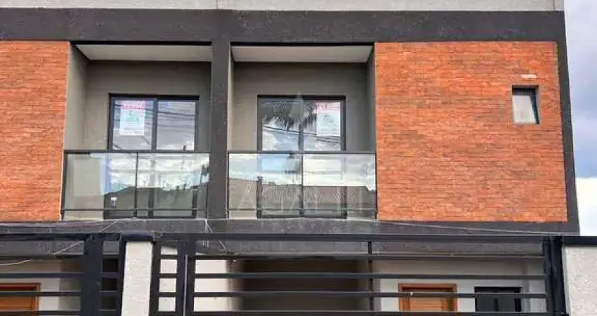 Sobrados no xaxim com jardim e terraço. 3 quartos, churrasqueira e 2 vagas