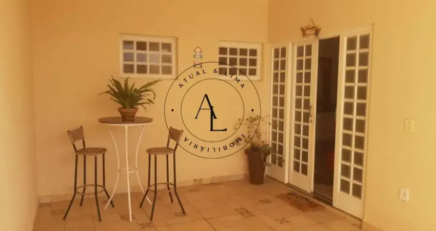 Casa Aconchegante com 3 Quartos (1 Suíte), Quintal e Jardim na Frente!