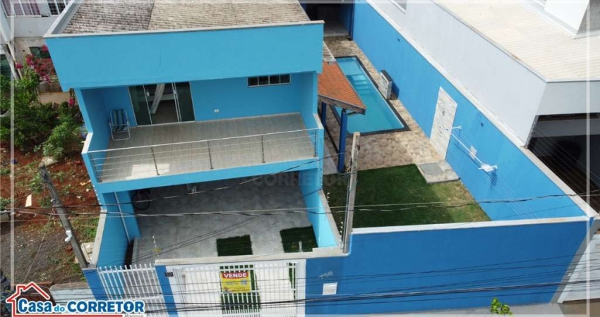 Sobrado com piscina e 05 quartos no Jardim São Paulo em Maringá