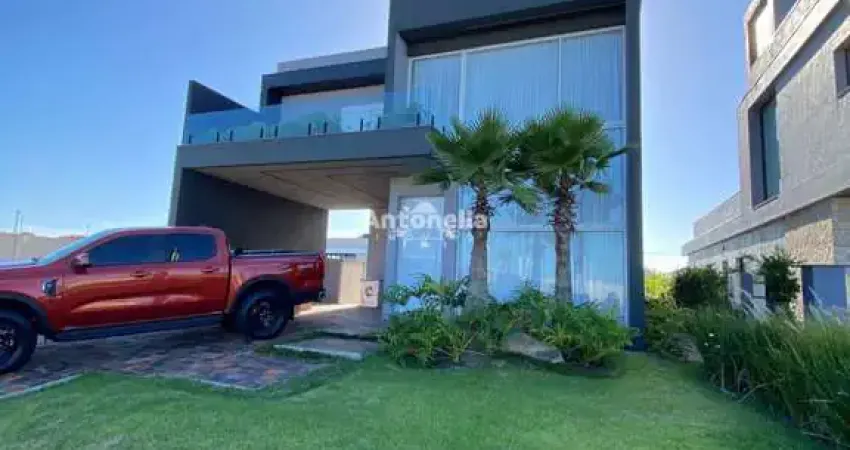 Casa de Alto Padrão em Condomínio Fechado no Litoral