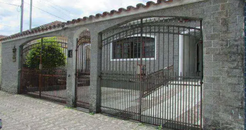 Casa com 3 dormitórios à venda, 173 m² por R$ 770.000,00 - Jardim Guassu - São Vicente/SP