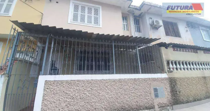 Sobrado com 2 dormitórios à venda, 84 m² por R$ 320.000,00 - Vila São Jorge - São Vicente/SP