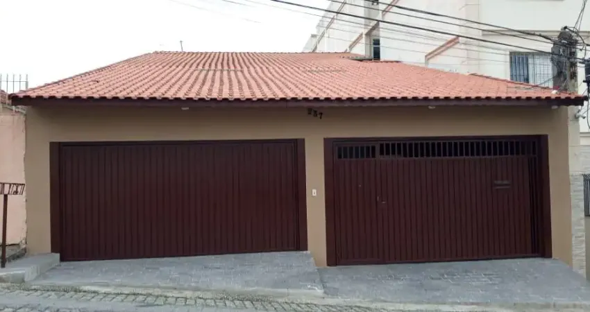 Excelente casa térrea, nova, aconchegante, ampla e segura em terreno de 400 m².