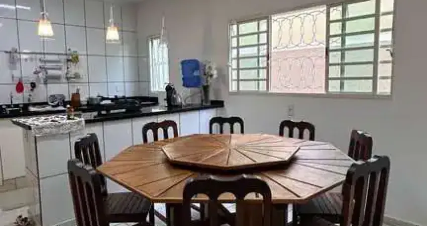 Casa Térrea à Venda – Bairro Vista Alegre, Bragança Paulista-SP