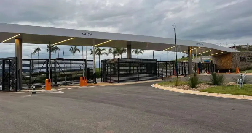TERRENO LEVE DECLIVE DE 452 M² COM VISTA PANORÂMICA EM CONDOMÍNIO FECHADO.