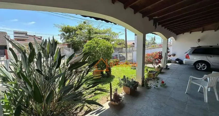 Casa ampla para venda com edícula e excelente localização em peruíbe!