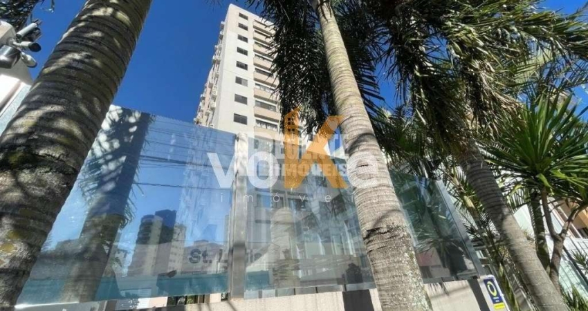 Apartamento no bairro Centro em Florianópolis, com 2 quartos sendo uma suíte e 2 garagens.