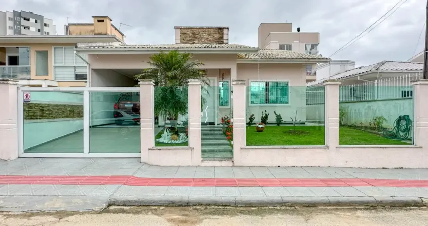 Casa com suíte, unifamiliar c/edícula - bairro pagani ii, em palhoça