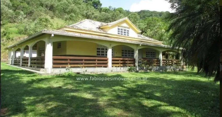 Fazenda para Venda em Cachoeiras de Macacu, Papucaia, 5 dormitórios, 1 suíte, 2 banheiros, 2 vagas
