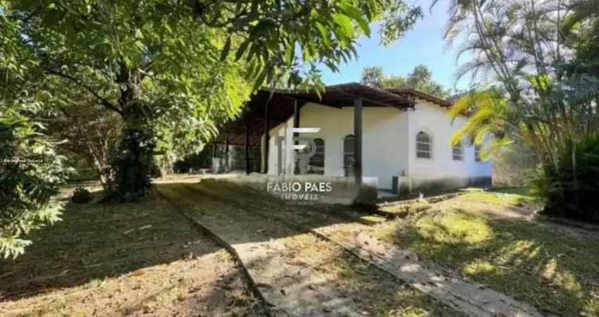 Sítio para Venda em Cachoeiras de Macacu, Agrobrasil, 3 dormitórios, 1 suíte, 2 banheiros, 2 vagas