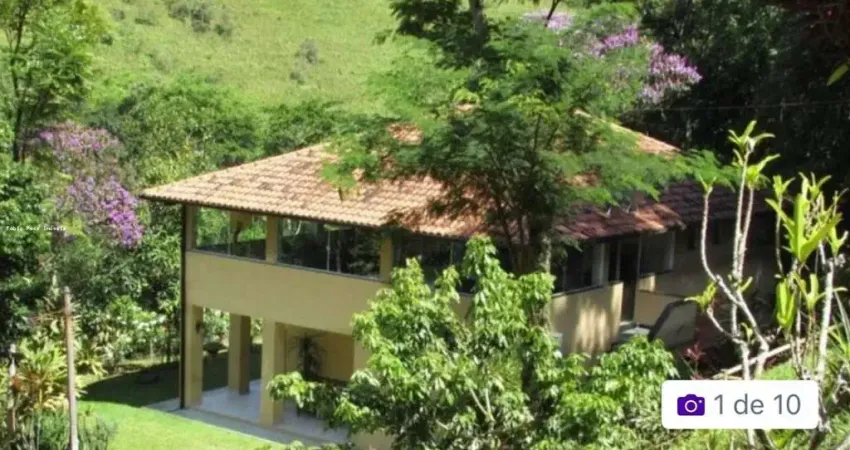 Sítio para Venda em Cachoeiras de Macacu, Papucaia, 4 dormitórios, 4 suítes, 5 banheiros, 2 vagas