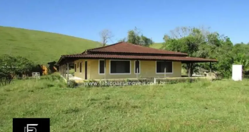 Fazenda para Venda em Cachoeiras de Macacu, Papucaia, 3 dormitórios, 1 suíte, 2 banheiros, 3 vagas