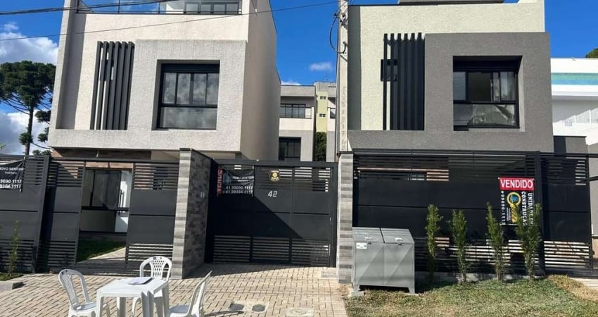 Sobrado para Venda em Curitiba, Tingui, 3 dormitórios, 1 suíte, 2 banheiros, 2 vagas