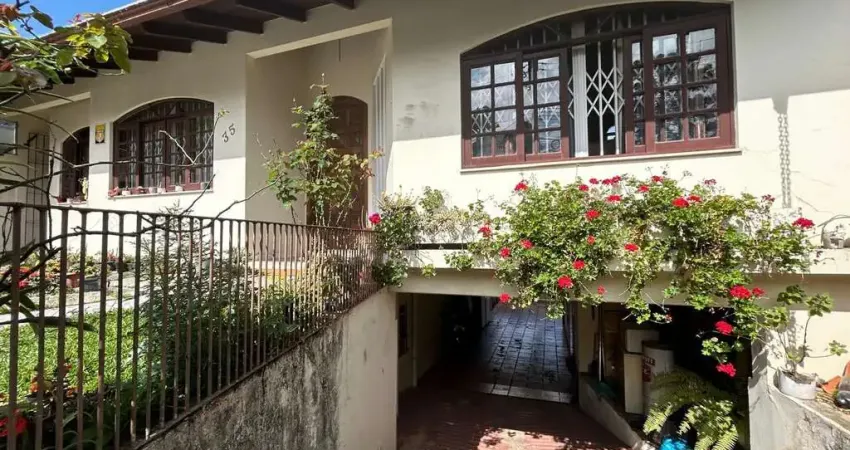 Casa para Venda em Curitiba, Tingui, 3 dormitórios, 1 suíte, 2 banheiros, 3 vagas