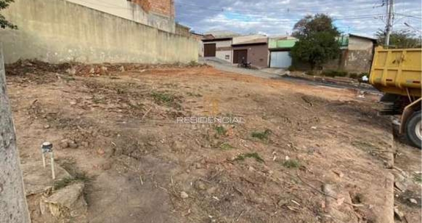 Terreno à venda na Rua Santa Rita de Cássia, Nova Fortaleza, Divinópolis