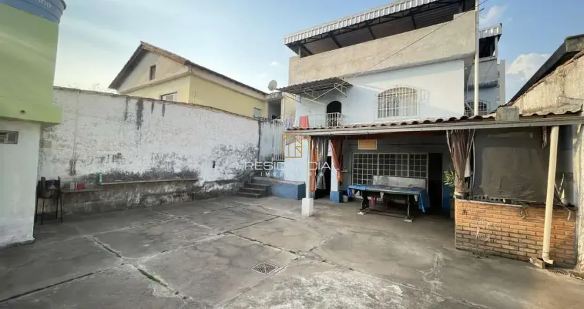 Casa com 3 quartos à venda na Rua Alvorada, 1430, Manoel Valinhas, Divinópolis