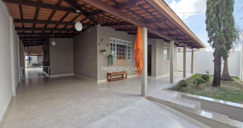 Casa com 3 quartos à venda na Rua Maria Zulmira, 90, São Roque, Divinópolis