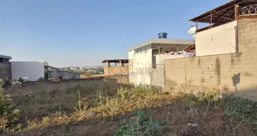 Terreno à venda na Rua Noé Soares, SN, Belvedere II, Divinópolis