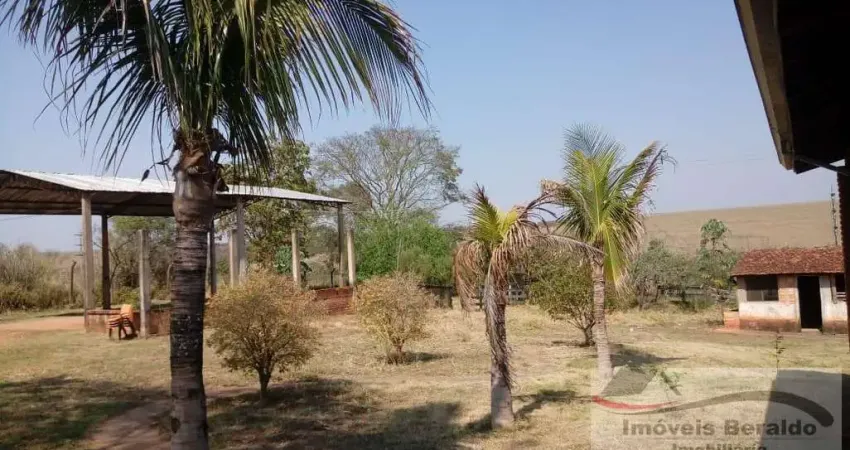 Chácara para Venda em Itapetininga, Jardim Shangri-lá, 4 dormitórios, 1 suíte, 2 banheiros, 2 vagas