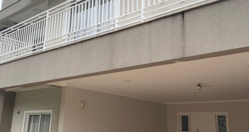 Casa com 4 quartos para alugar na Rua Cônego Braga, Centro, Guarapuava