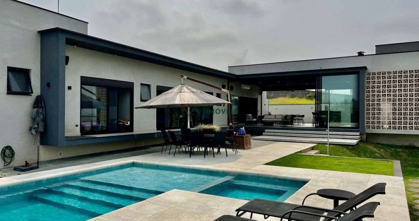 Casa térrea no condomínio Colinas do Parahyba em São José dos Campos-SP