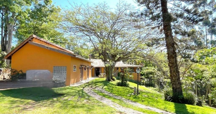 Casa à Venda Condomínio Clube de Campo Valinhos - Valinhos/SP