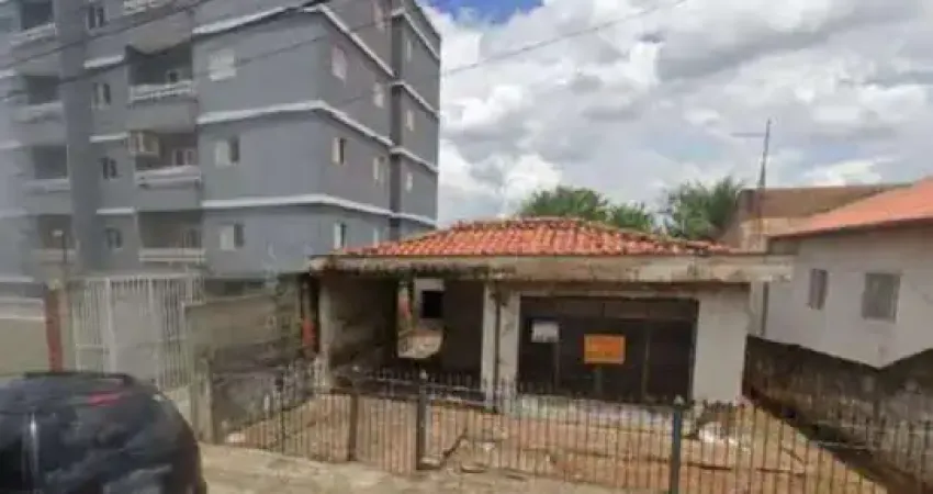 IMOVEL PARA REFORMA - ABAIXO DO PREÇO  PONTO RESIDENCIAL/COMERCIAL: BOM PARA COMÉRCIO/CLÍNICA MÉDICA