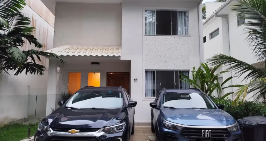 Casa 780 mil em condomínio na Granja dos Cavaleiros