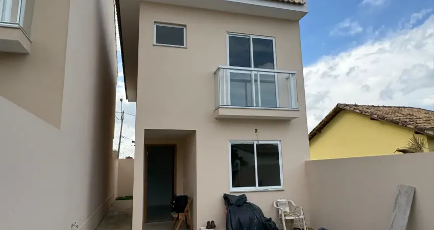 Casa em condomínio fechado com 2 quartos à venda no Cavaleiros, Macaé