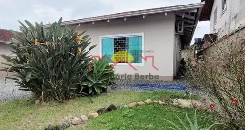 12449 - Casa Semi Mobiliada com 04 Dormitórios e Piscina no bairro  Boehmerwald