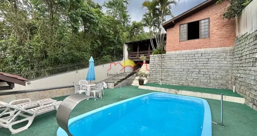 12201 - Casa Averbada Semi Mobiliada com 03 Suítes no bairro  Floresta